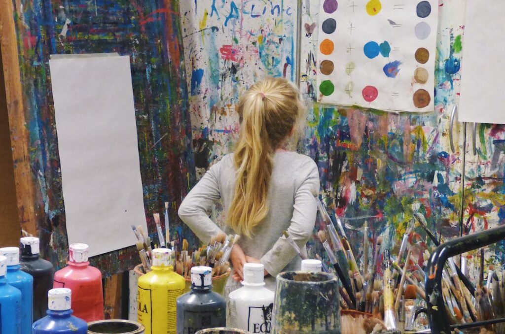 Photo Child painting
